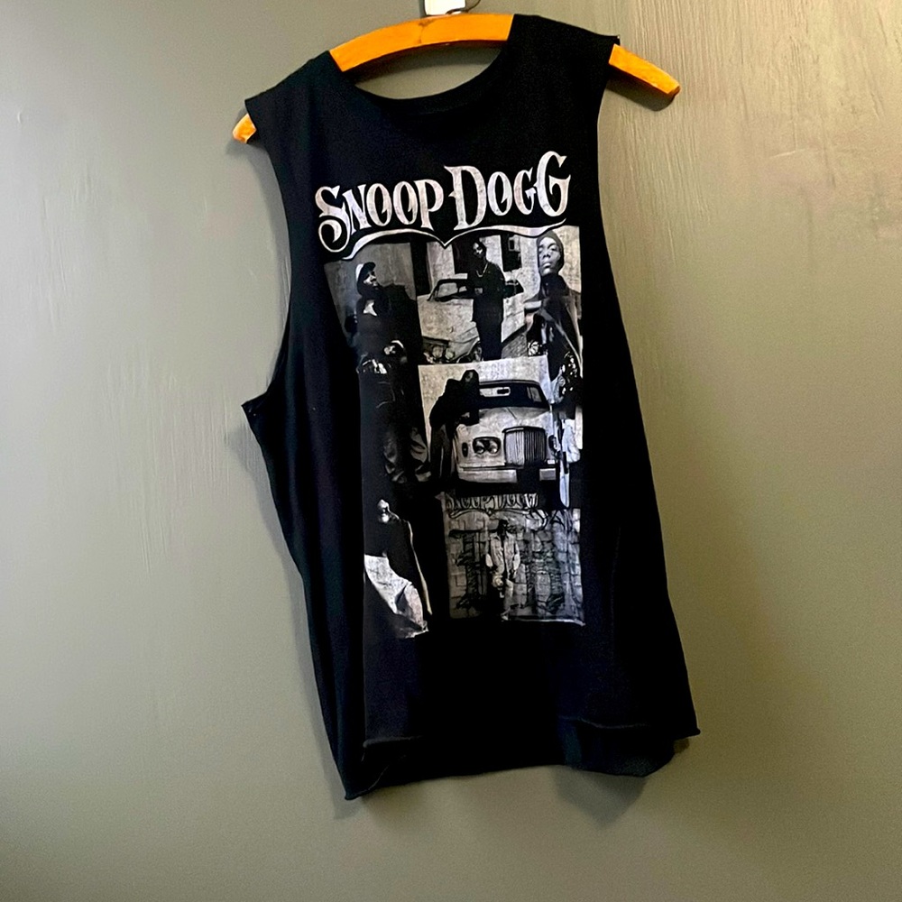 CLOSET CLOSING! Snoop Dog cut off